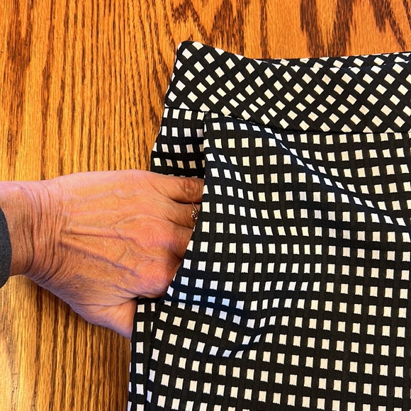 Express Columnist Black & White Checkered Plaid Pants Size 0 - Picture 3 of 10